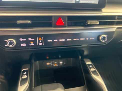 Certified 2025 Kia Sorento S w/ Panoramic Sunroof Package FWD image 50