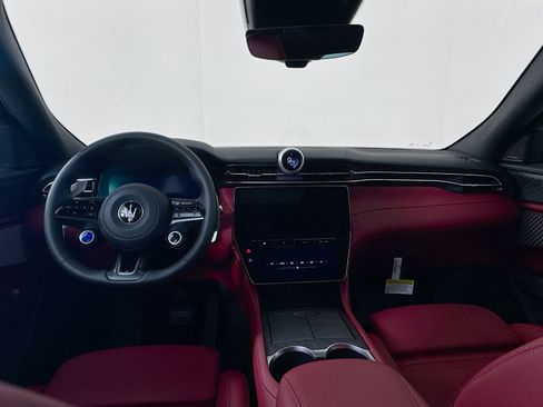 New 2025 Maserati Grecale Modena image 23