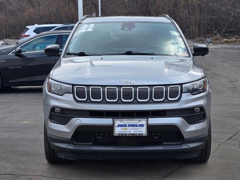 Used 2022 Jeep Compass Latitude w/ Sun and Sound Group AWD/4WD image 4