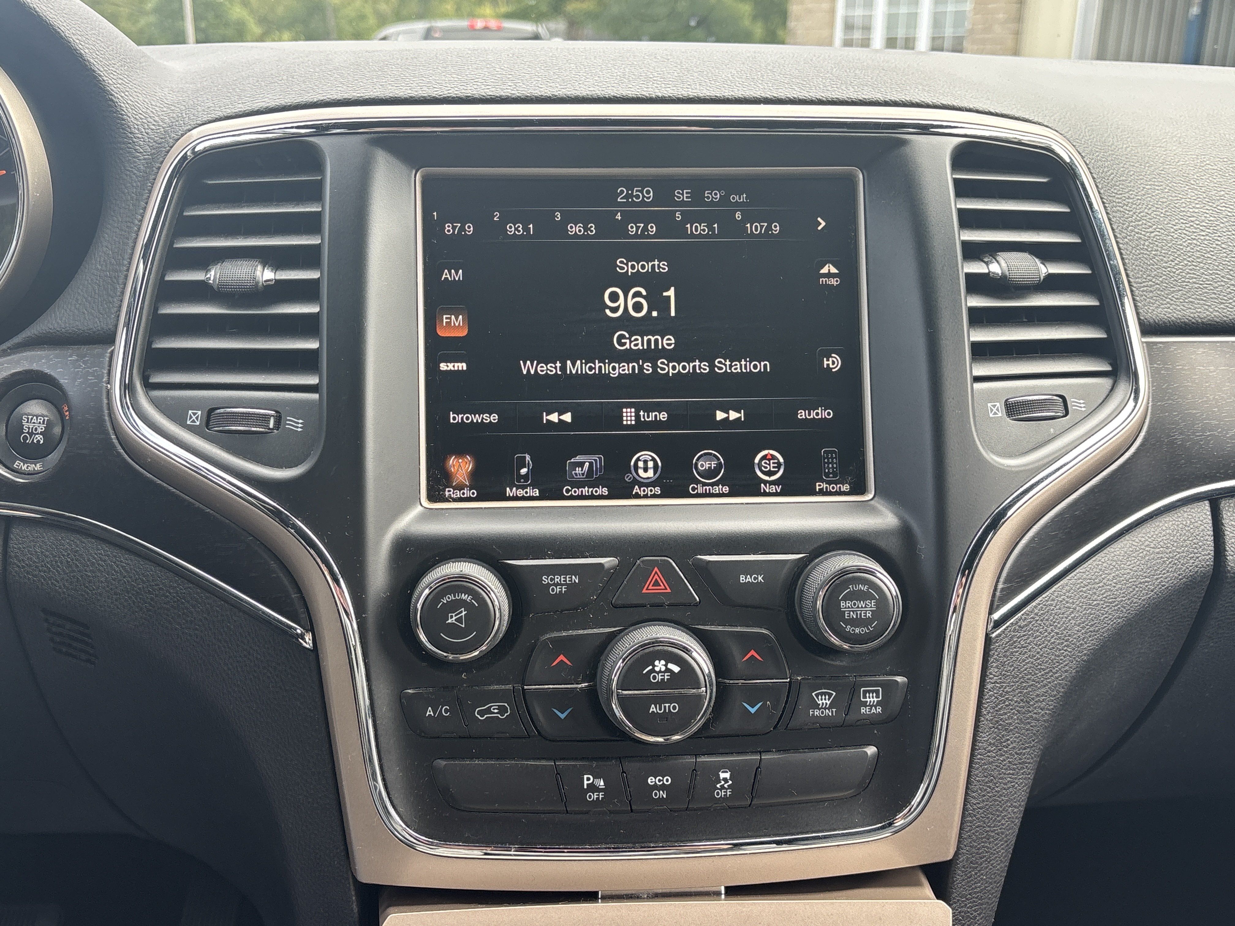 Used 2015 Jeep Grand Cherokee Limited w/ Luxury Group II AWD/4WD image 20