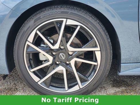 Used 2025 Nissan Sentra SR w/ SR Premium Package image 8