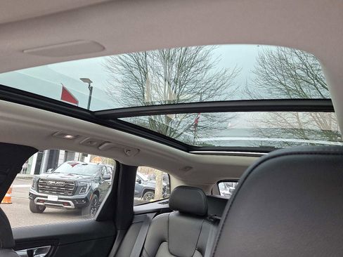 Used 2024 Volvo XC60 B5 Core w/ Climate Package image 17