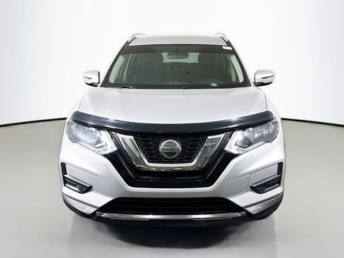 Used 2018 Nissan Rogue SV image 2