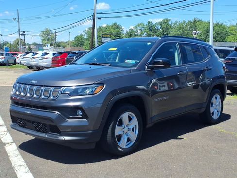 Used 2022 Jeep Compass Latitude w/ Sun and Sound Group AWD/4WD image 8