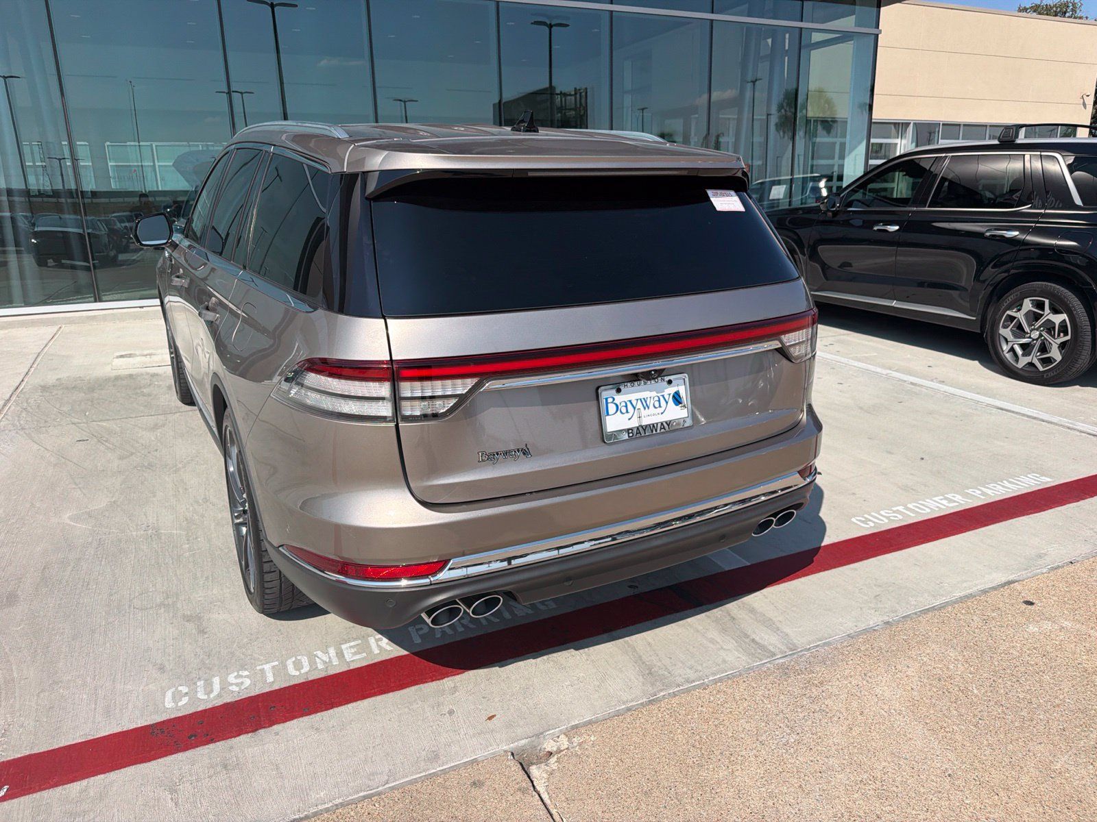 Used 2021 Lincoln Aviator Reserve w/ Equipment Group 201A RWD image 7