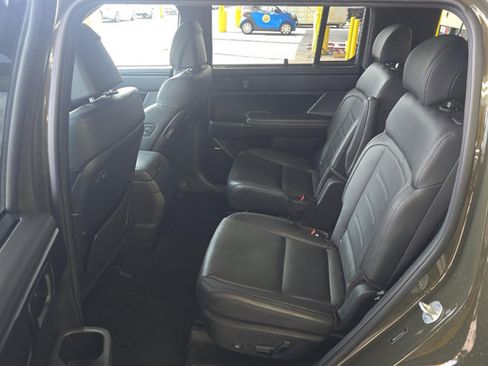 Used 2025 Hyundai Santa Fe Calligraphy AWD/4WD image 8
