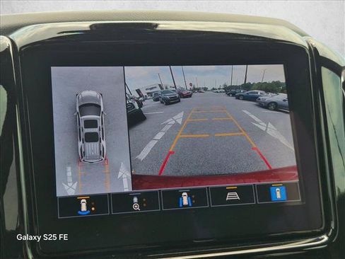 Used 2023 Chevrolet Traverse RS FWD image 14