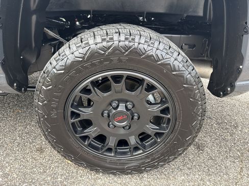 Used 2025 Toyota Tacoma SR5 AWD/4WD image 19