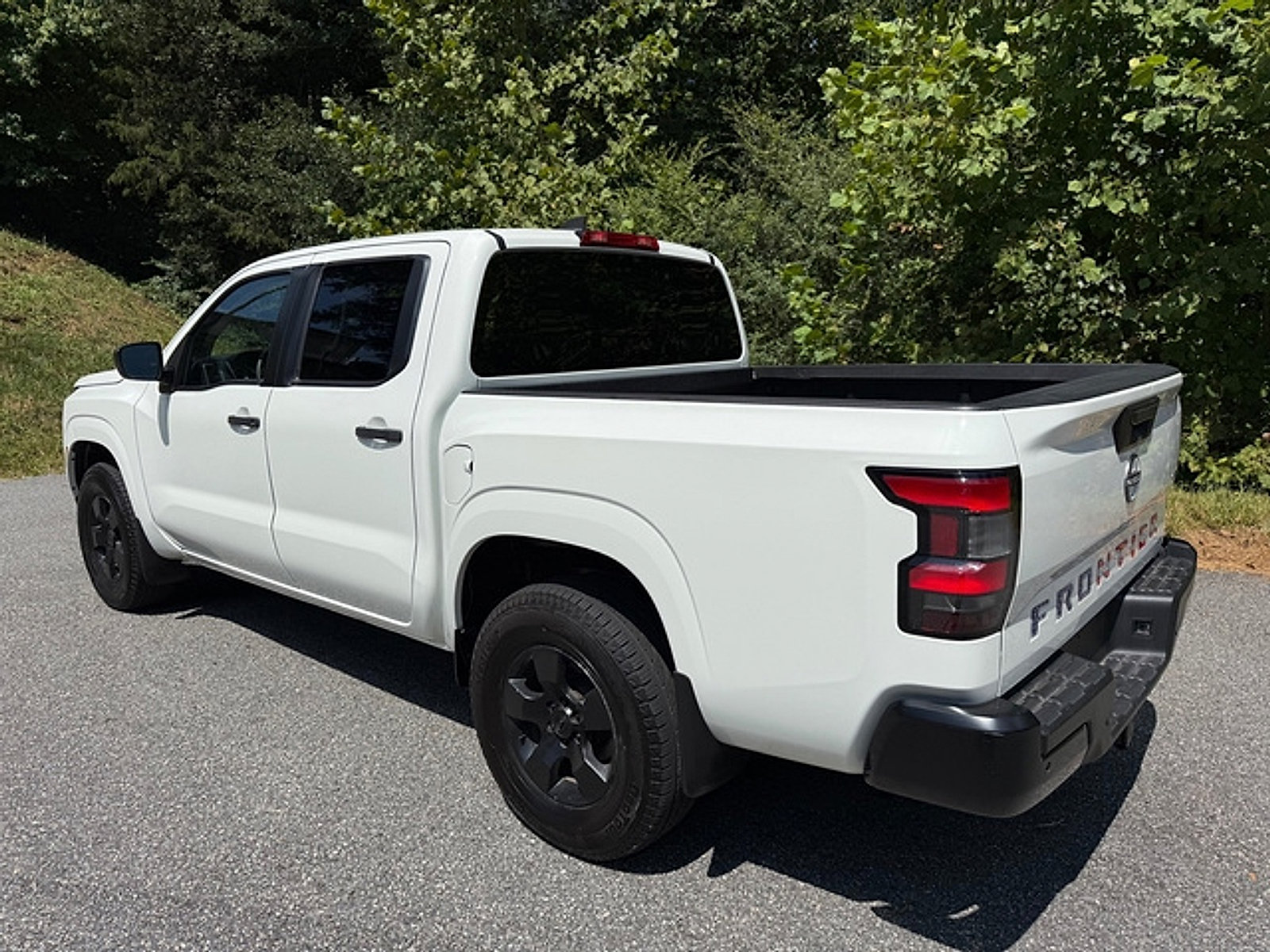 Used 2022 Nissan Frontier S w/ Technology Package AWD/4WD image 9