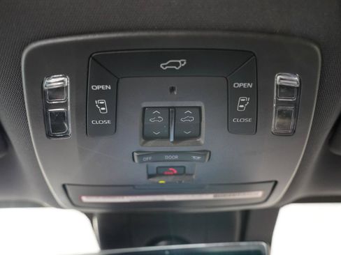 Used 2021 Toyota Sienna Platinum AWD/4WD image 24