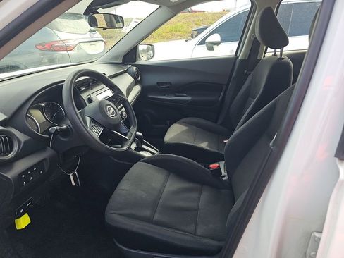 Used 2023 Nissan Kicks S image 3