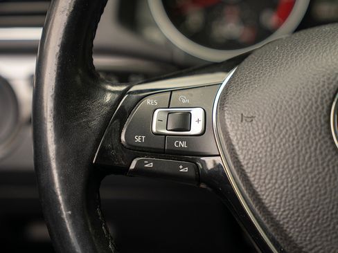 Used 2017 Volkswagen Passat 1.8T SE image 7