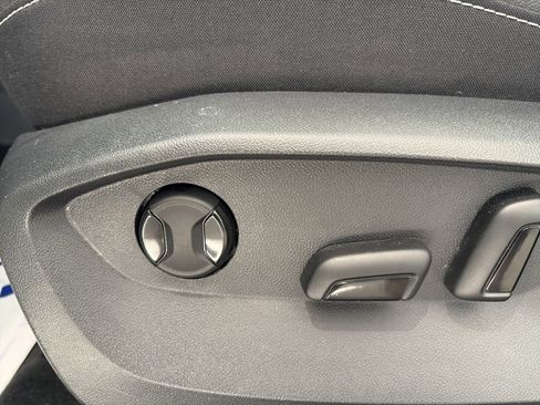 Used 2024 Volkswagen Taos SE w/ Panoramic Sunroof Package image 20