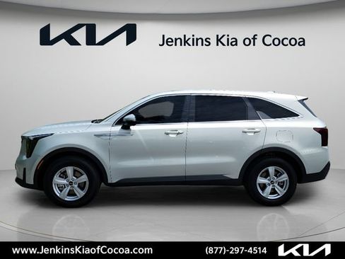 New 2026 Kia Sorento LX FWD image 9