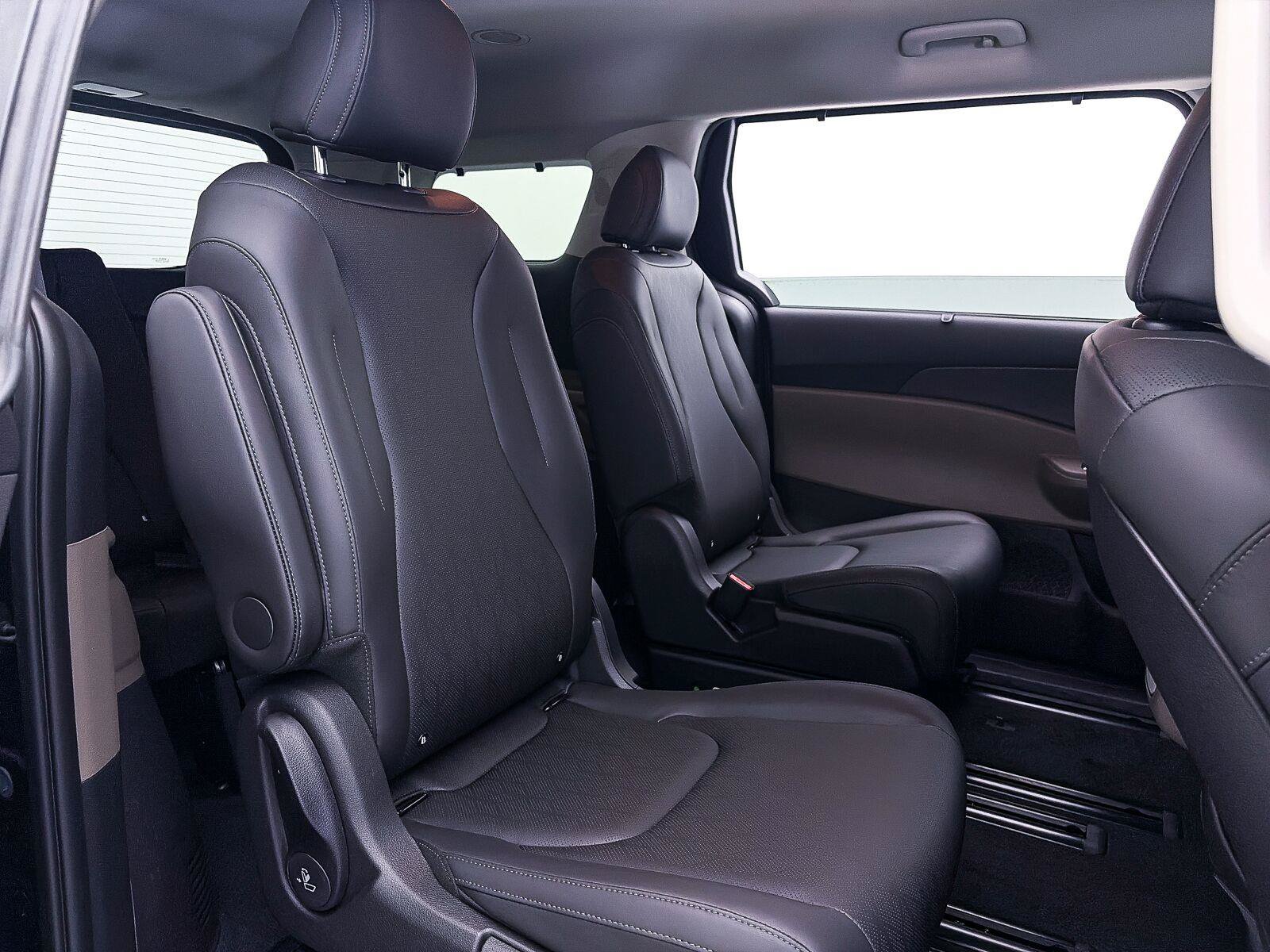 Used 2026 Kia Carnival EX FWD image 36