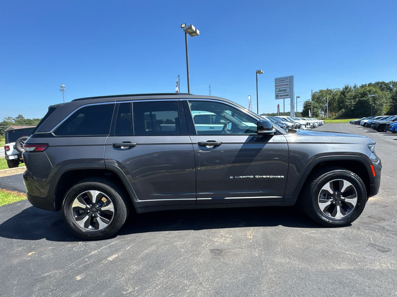 Used 2024 Jeep Grand Cherokee Limited 4xe AWD/4WD image 4
