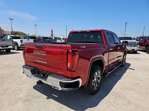 New 2026 GMC Sierra 1500 SLT image 5