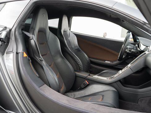 Used 2012 McLaren MP4-12C Coupe RWD image 27