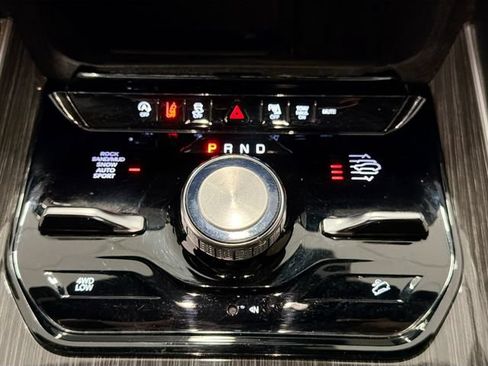 Used 2022 Jeep Wagoneer Series III AWD/4WD image 16