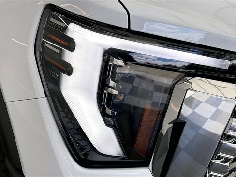 New 2026 GMC Sierra 2500 Denali w/ Denali Reserve Package image 15