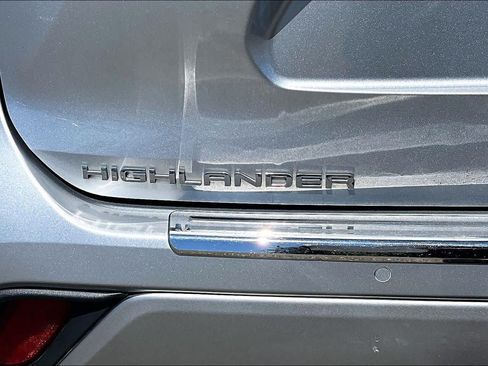 Certified 2021 Toyota Highlander Platinum AWD/4WD image 9