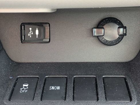 Used 2016 Toyota Highlander Limited FWD image 27