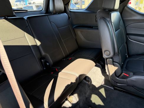 Used 2023 Chevrolet Traverse LT image 14