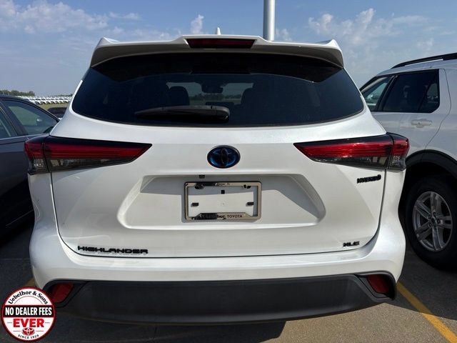 Used 2023 Toyota Highlander XLE AWD/4WD image 6