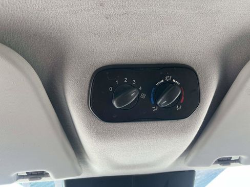 Used 2015 Ford Transit 150 XLT RWD image 27