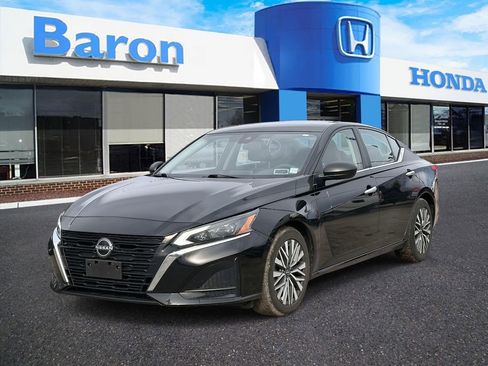 Used 2024 Nissan Altima 2.5 SV FWD image 2