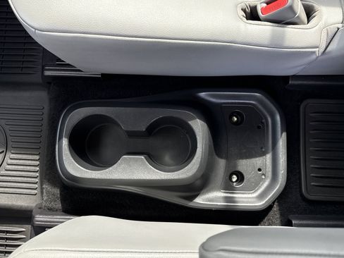 Used 2021 Toyota Highlander XLE image 11