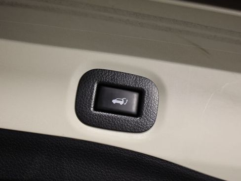 Used 2018 Nissan Rogue SV w/ Premium Package AWD/4WD image 19