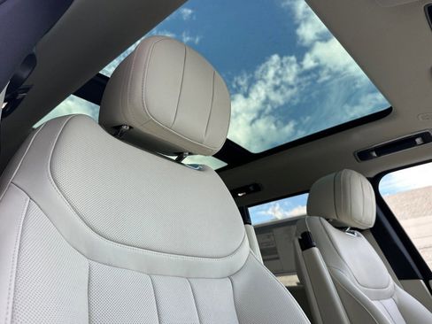 New 2025 Land Rover Range Rover Long Wheelbase SE AWD/4WD image 9