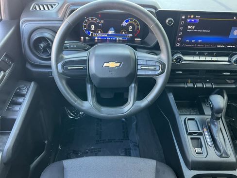 Used 2024 Chevrolet Colorado W/T image 15