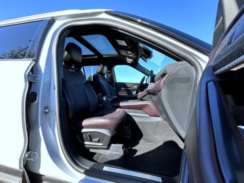 Used 2025 Ford Explorer Platinum w/ LUX Leather Package AWD/4WD image 15