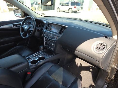 Used 2019 Nissan Pathfinder SL image 12