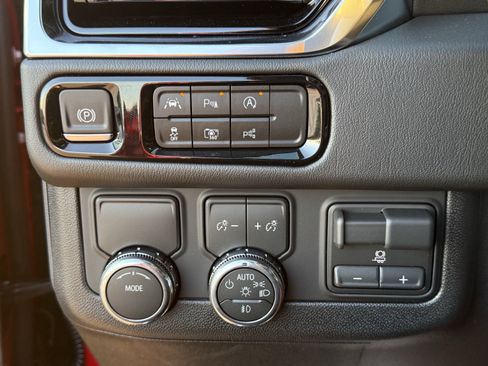 New 2026 GMC Yukon XL Denali w/ Denali Reserve Package image 20