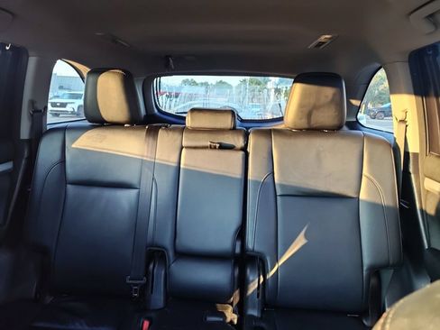 Used 2017 Toyota Highlander XLE AWD/4WD image 9