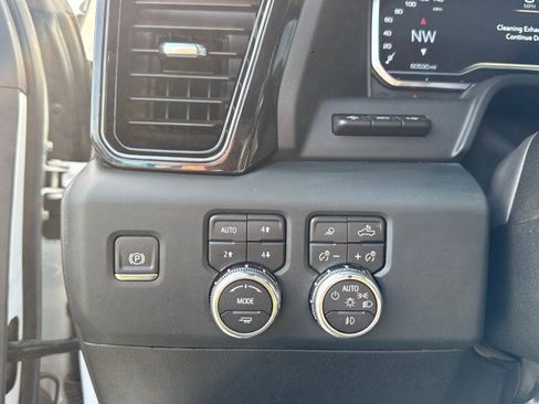 Used 2024 GMC Sierra 2500 AT4 w/ AT4 Premium Plus Package AWD/4WD image 20
