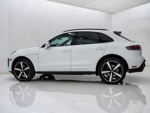 Certified 2026 Porsche Macan AWD/4WD image 2