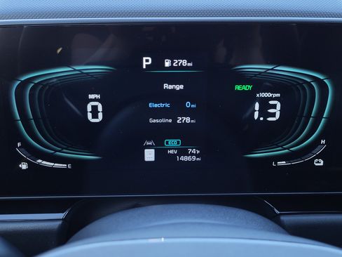 Used 2023 Kia Niro SX Touring image 22