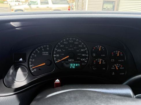 Used 2002 Chevrolet Silverado 2500 LT w/ Snow Plow Prep Pkg image 9