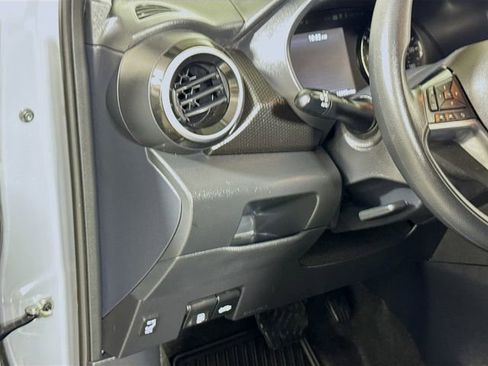 Used 2024 Nissan Kicks SV w/ Interior Electronics Package FWD image 8
