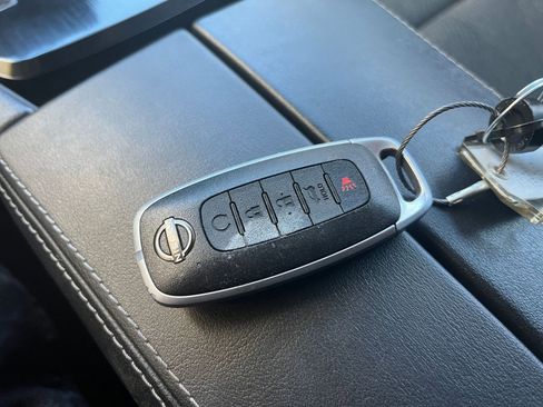 Used 2025 Nissan Rogue SV image 27