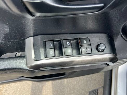 Used 2020 Toyota Tacoma SR5 AWD/4WD image 15