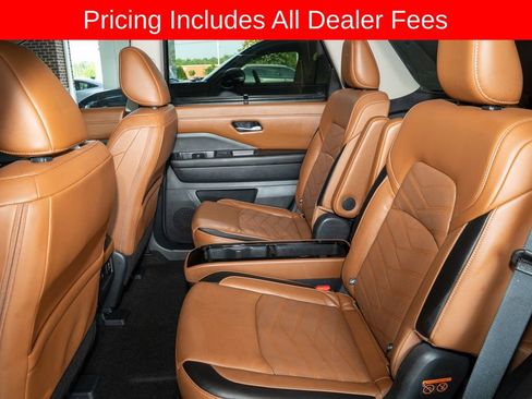 Used 2024 Nissan Pathfinder Platinum AWD/4WD image 10