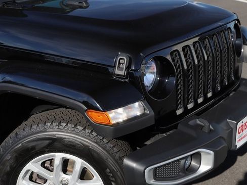 Used 2023 Jeep Gladiator Sport image 2