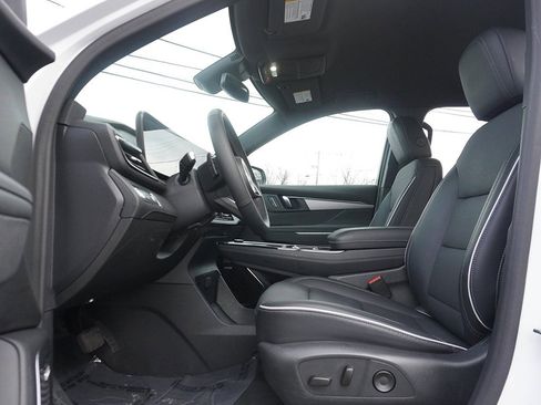 Used 2025 Buick Enclave Preferred w/ Power Package image 34