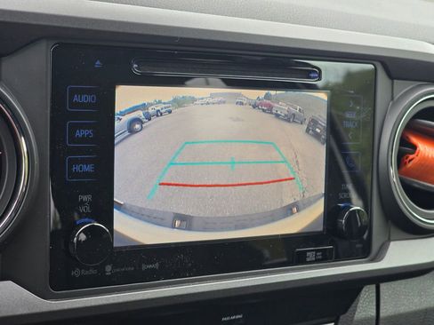 Used 2019 Toyota Tacoma TRD Sport AWD/4WD image 9