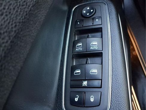 Used 2023 Chrysler 300 Touring w/ Sport Appearance Package RWD image 16